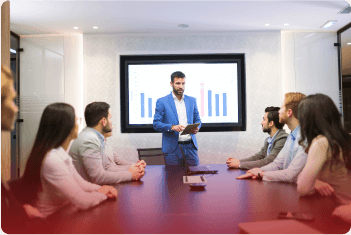 grupo de personas reunidas en una oficina